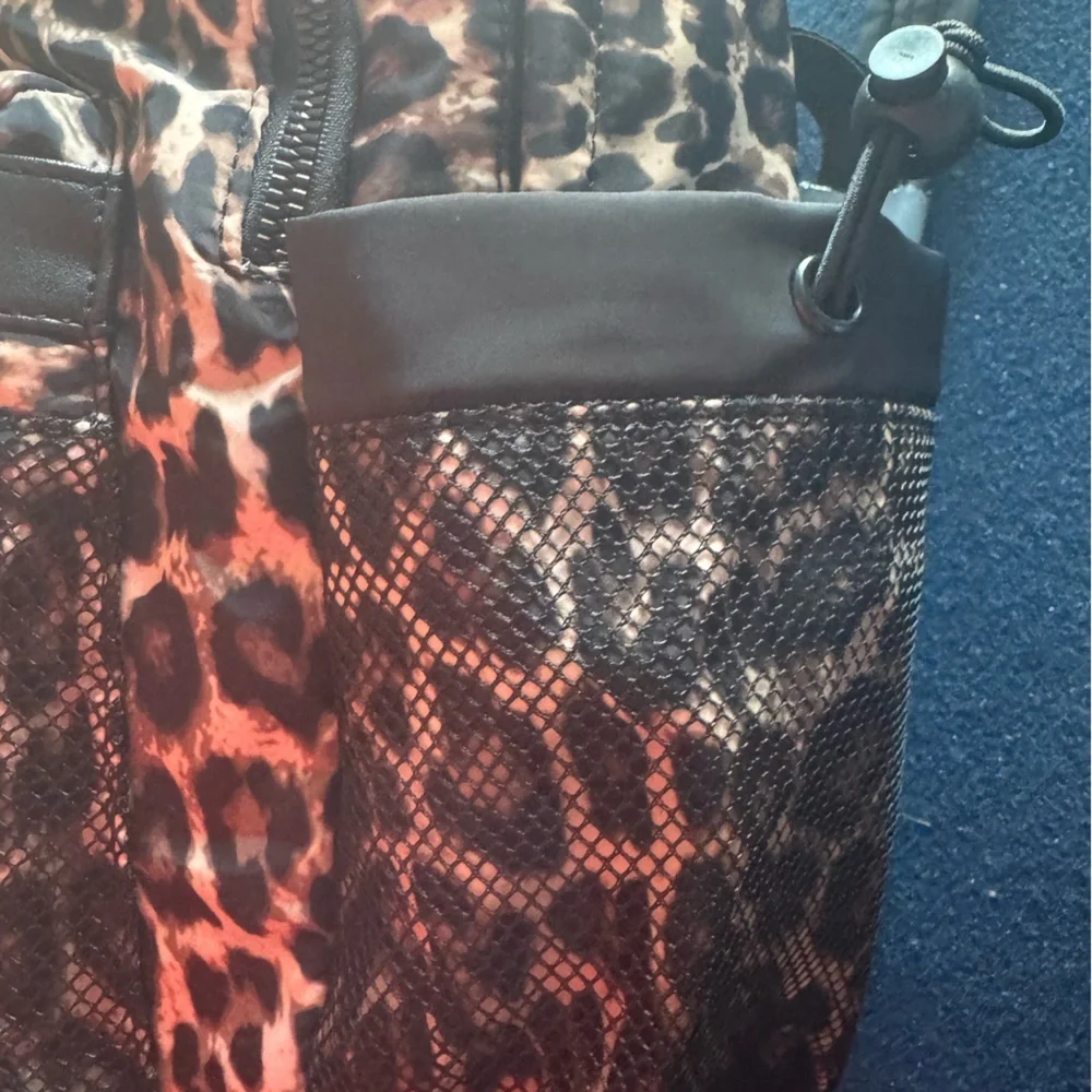 STEVE MADDEN cheetah backpack,neck pillow & luggage tag! 🤎🖤Travel in style 🖤🤎